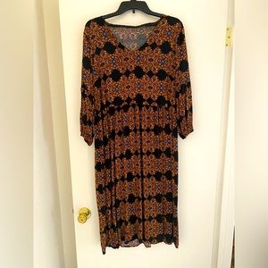 Really beautiful dress, colors are great and perfect fall dress.